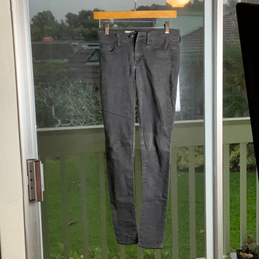 Size 2 / 26” gap legging jean in gray/ faded black